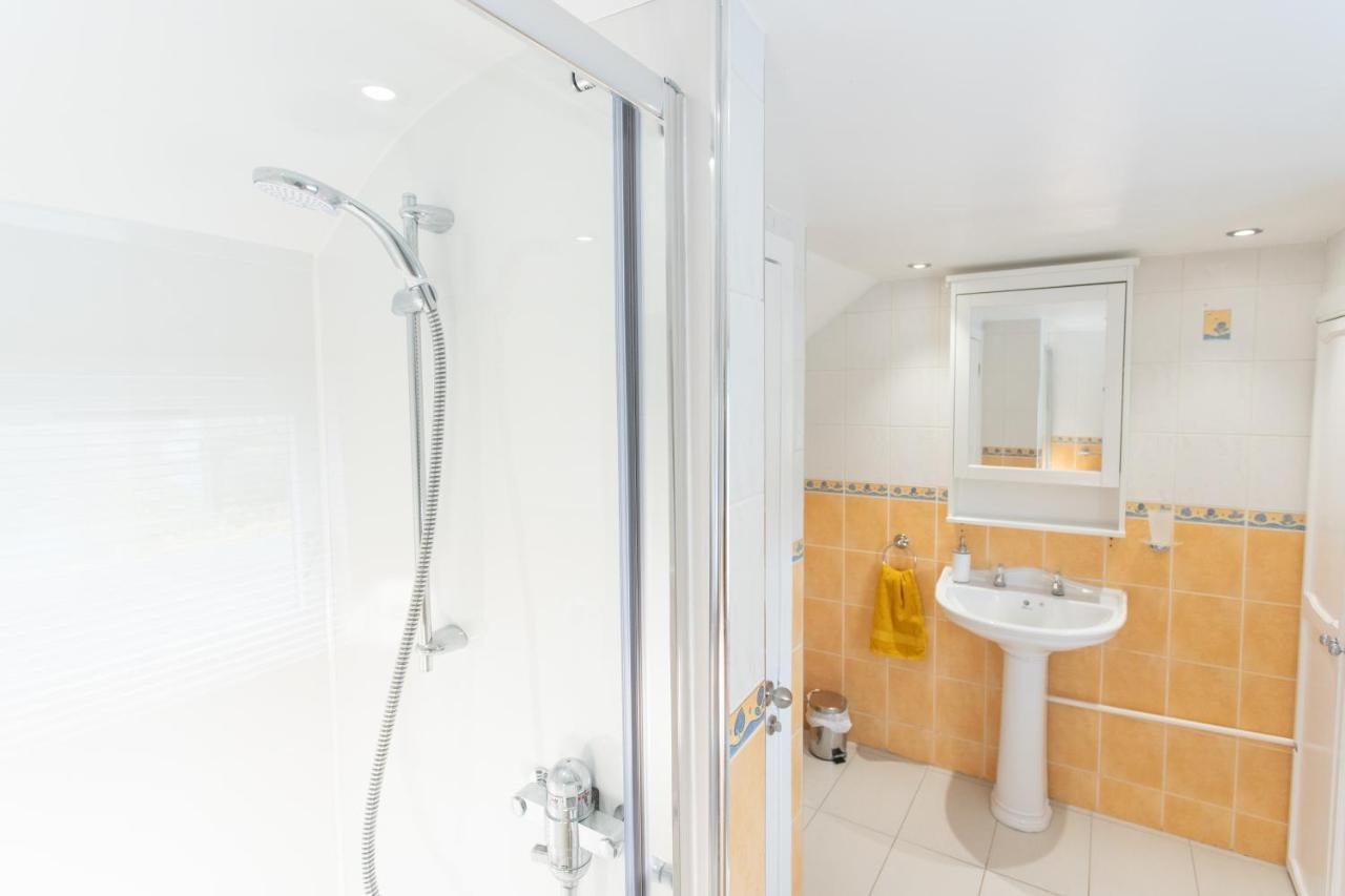 4 Private Bedroom House With 3 Parking Spaces Free Perth Exterior photo