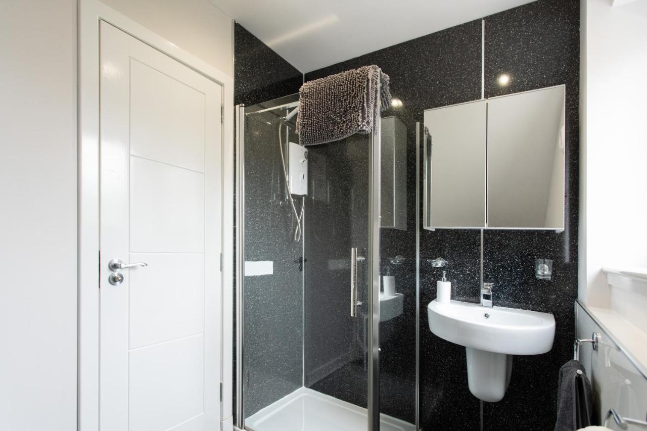 4 Private Bedroom House With 3 Parking Spaces Free Perth Exterior photo