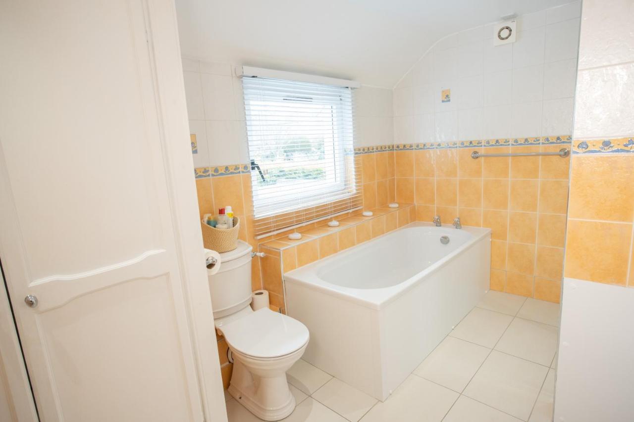 4 Private Bedroom House With 3 Parking Spaces Free Perth Exterior photo