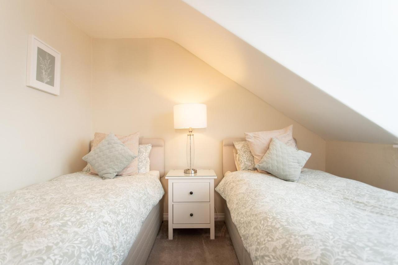 4 Private Bedroom House With 3 Parking Spaces Free Perth Exterior photo